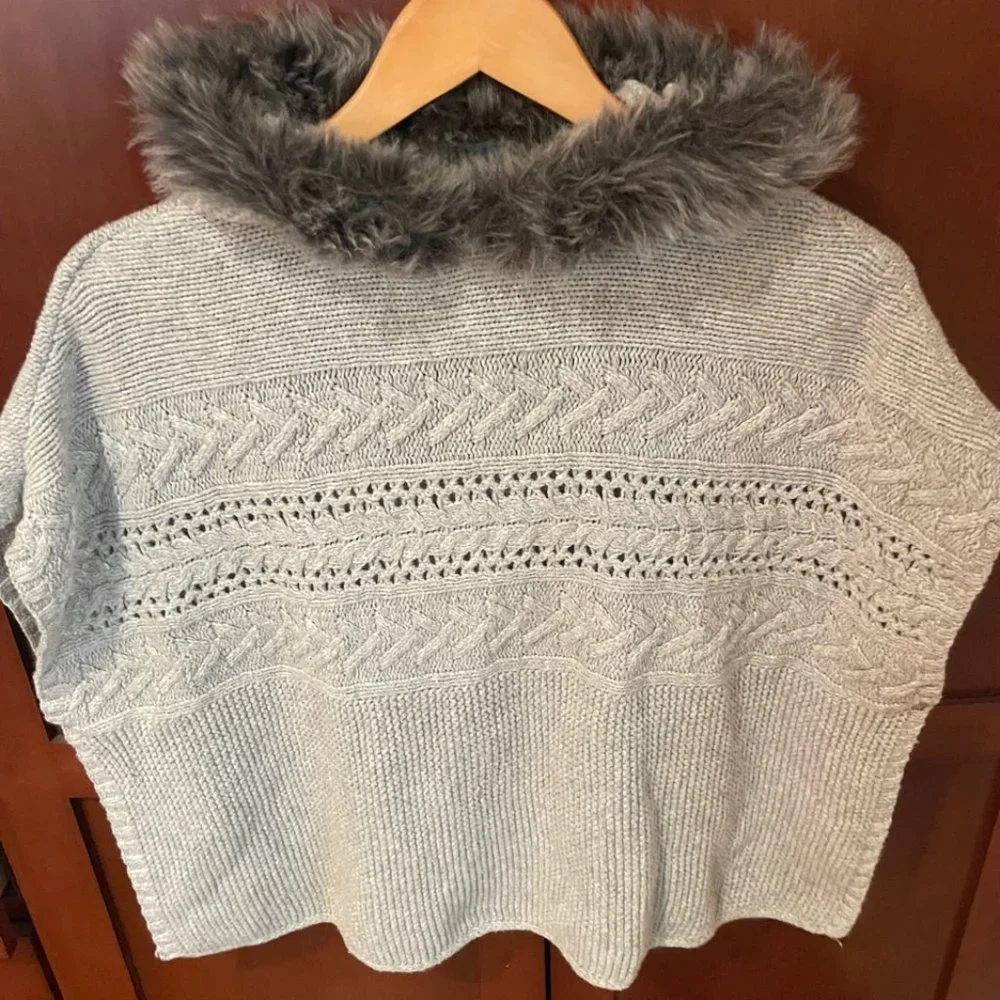 GAP Fur-Trim Hoodie Poncho Sweater size M in Heather Gray - Picture 1 of 9
